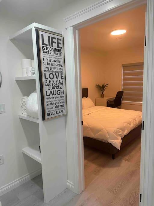 Award Winning Boho Paradise Sunlit Modern Suite Calgary Bagian luar foto