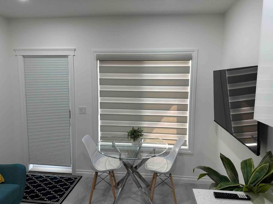 Award Winning Boho Paradise Sunlit Modern Suite Calgary Bagian luar foto